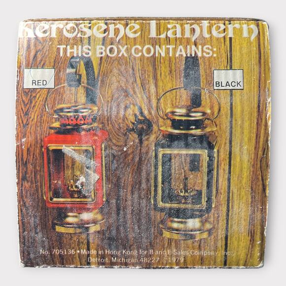 1979 Red & Brass Kerosene Lantern Indoor Outdoor NOS Holiday Christmas Décor - Picture 3 of 13